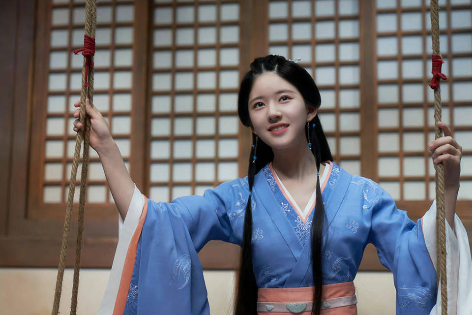 原创9位女星汉宫造型赵露思星汉灿烂青春甜美刘诗诗风中奇缘被嫌丑