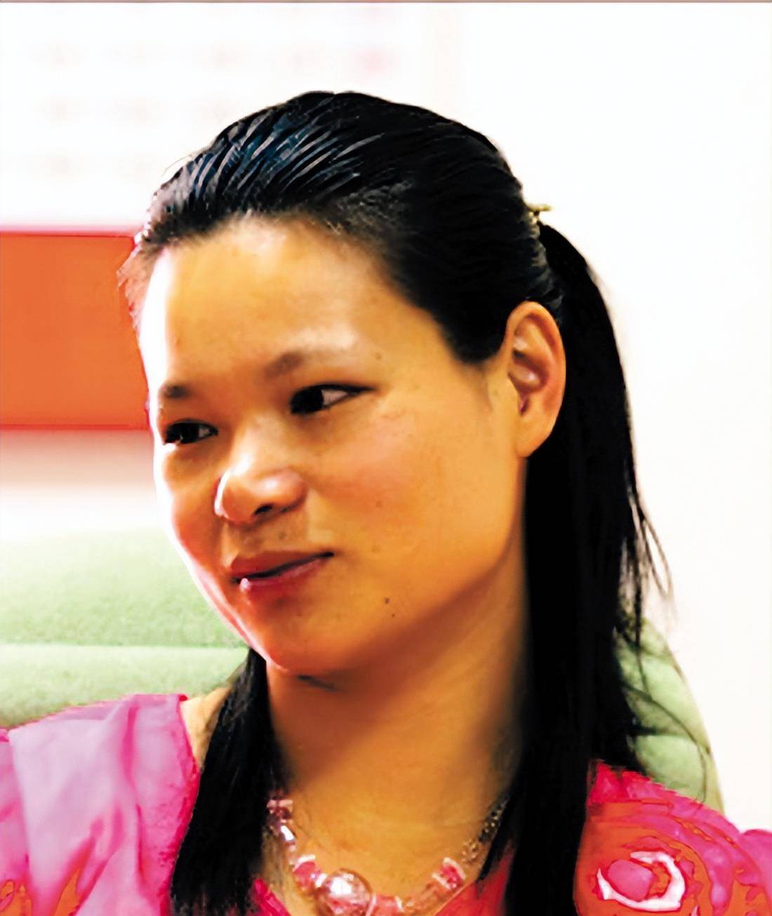 2003年,奥运冠军陈晓敏以399万拍卖所有奖牌,全部所得捐建学校_举重