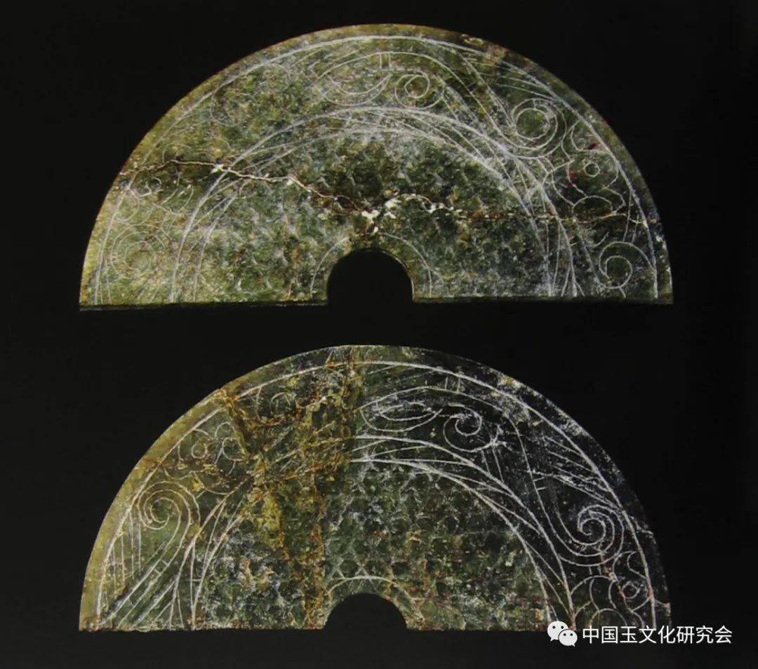 玉佩又称全佩,大佩,杂佩,玉组佩, 是以环璧,璜珩为主体, 杂以珠管,琚