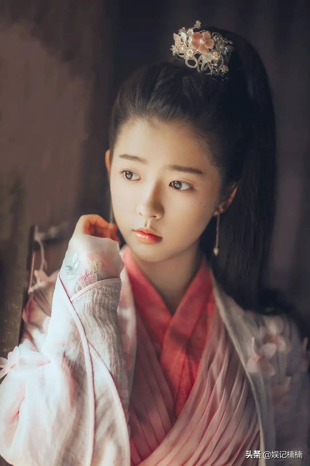 白莲花女星送儿子入圈?刘雅瑟夺奖受看好?蒋依依被合约拖糊?