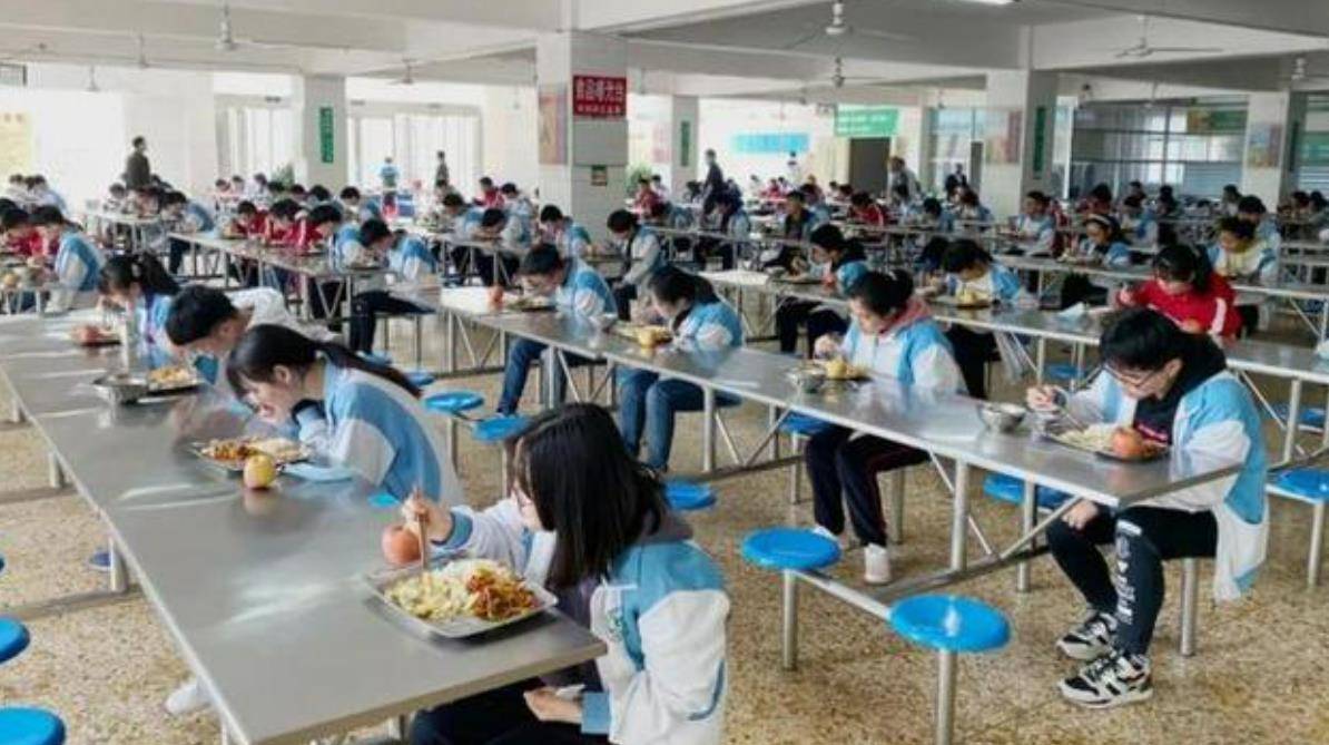 花365万米乐承包一个8500人的学校食堂划算吗？(图4)