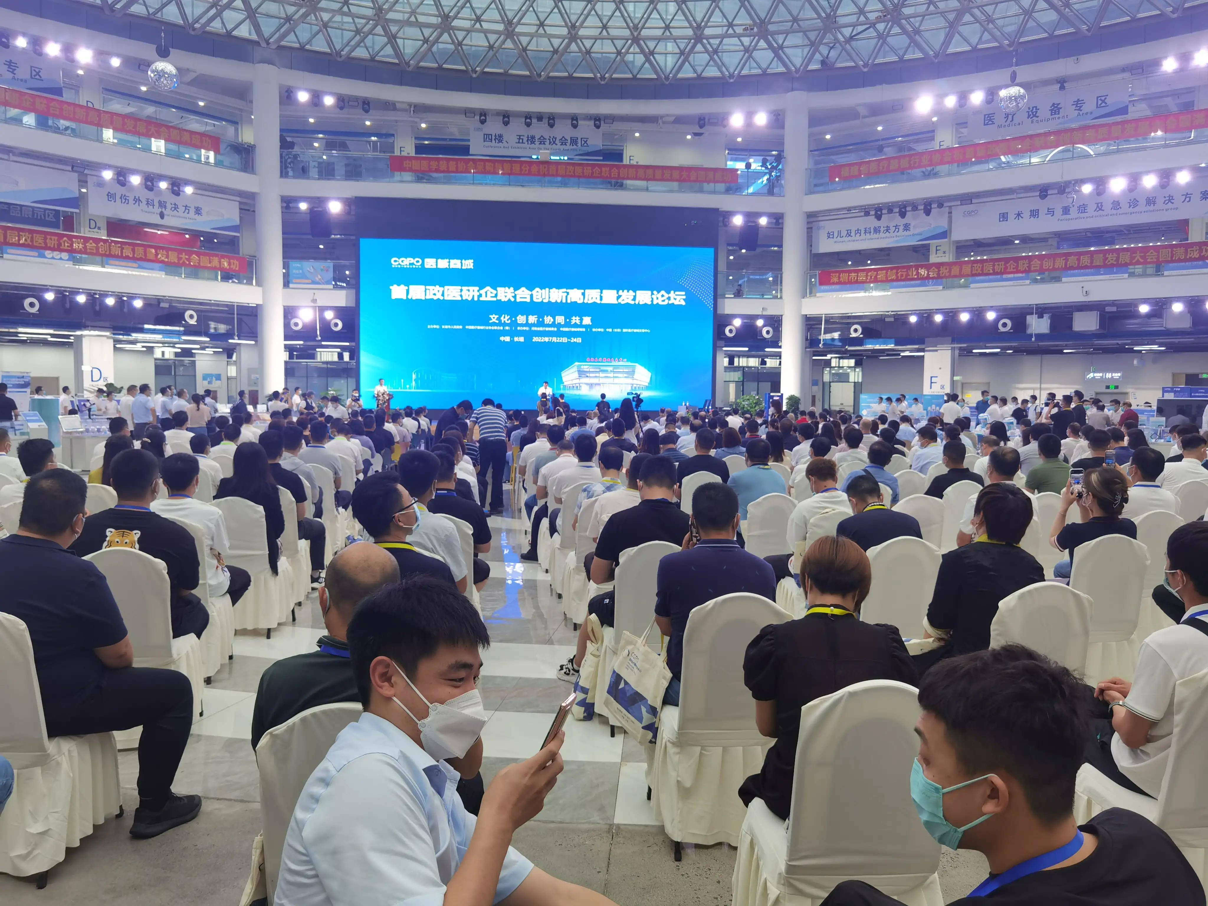邓国永说,党的十九大报告提出"实施健康中国战略"