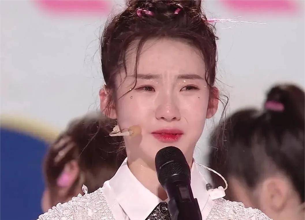 娱乐圈就是个大染缸,跳进来的这些清纯女孩,个个都变了样_张艺凡_杨