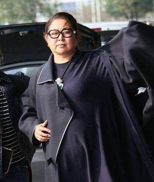 原创61岁倪萍瘦成一道光因网友谩说下决心漂亮如今气场全开