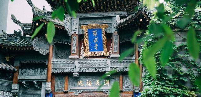 重庆地段最“值钱”的寺庙，四周全是热门商业区，门票却只需10元