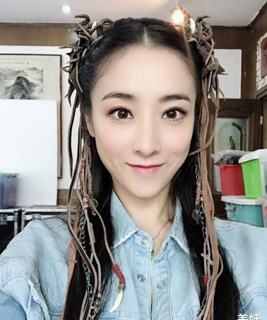 那这叫不上名的十八线演员真的只是回老家偶然那么一听说就上网和大家