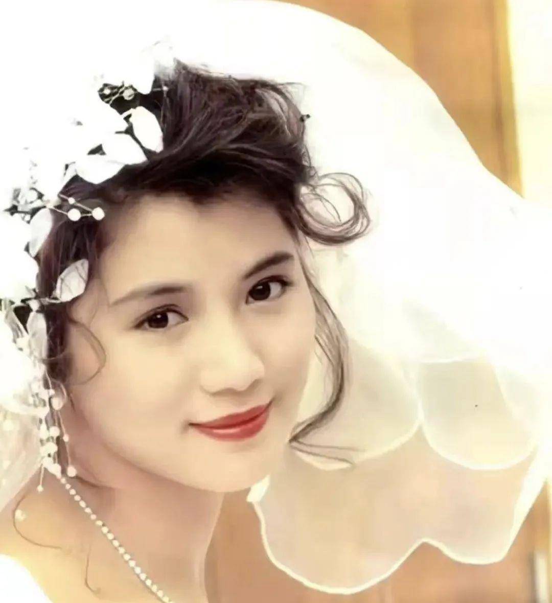 39位女明星婚纱美图大赏!都是独一无二的美_周慧敏_陈数_林青霞