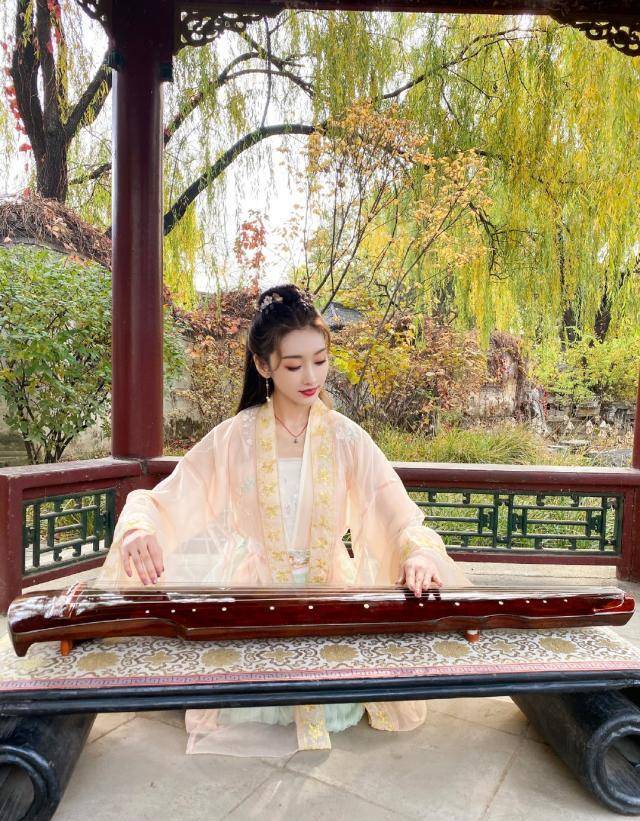 师姐“宣璐”再穿汉服，温婉舒雅美成仙女，不愧是无羡的师姐！_气质_造型_白色