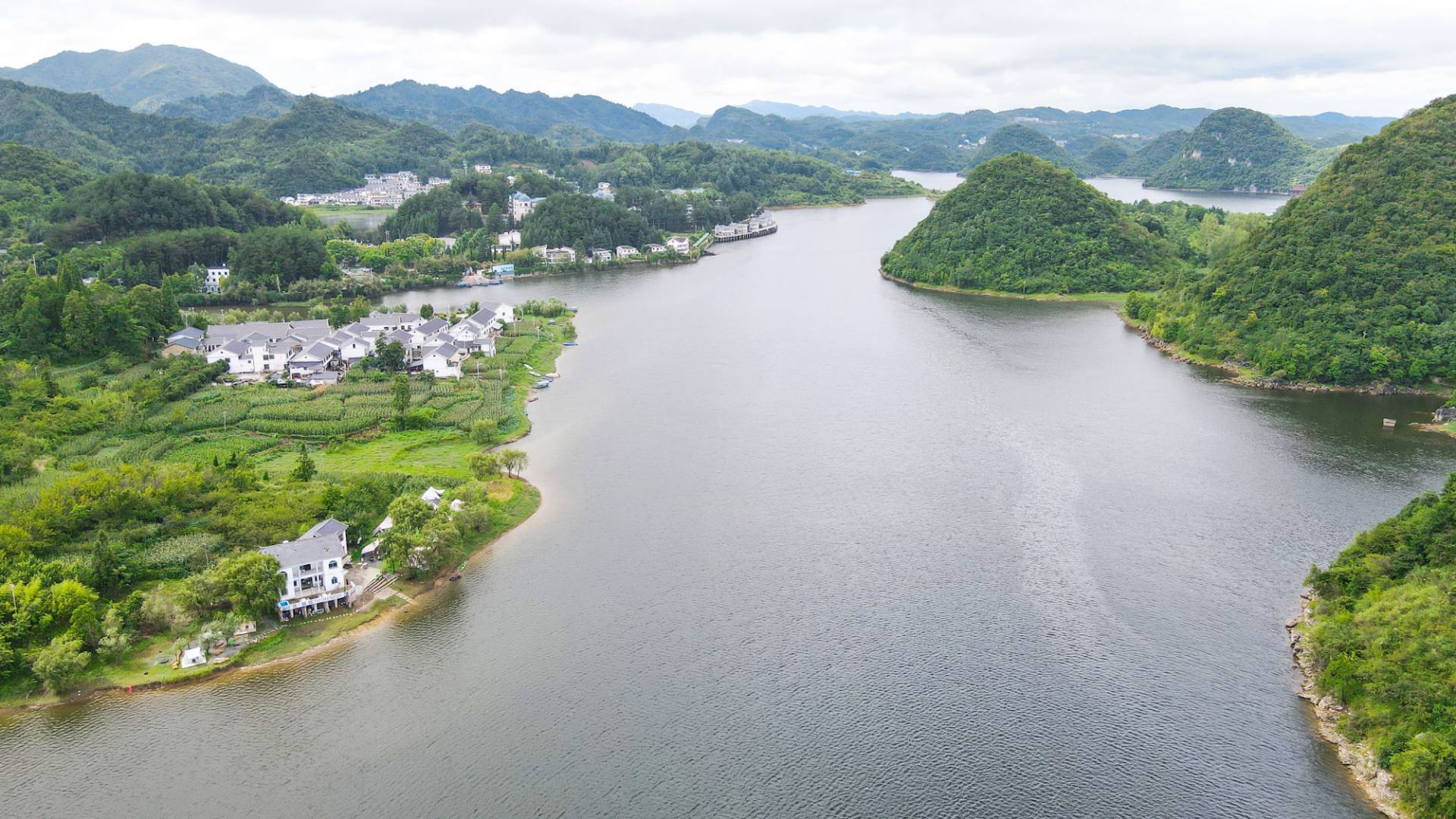 组图度假桃花岛体验夏日贵阳的极致浪漫