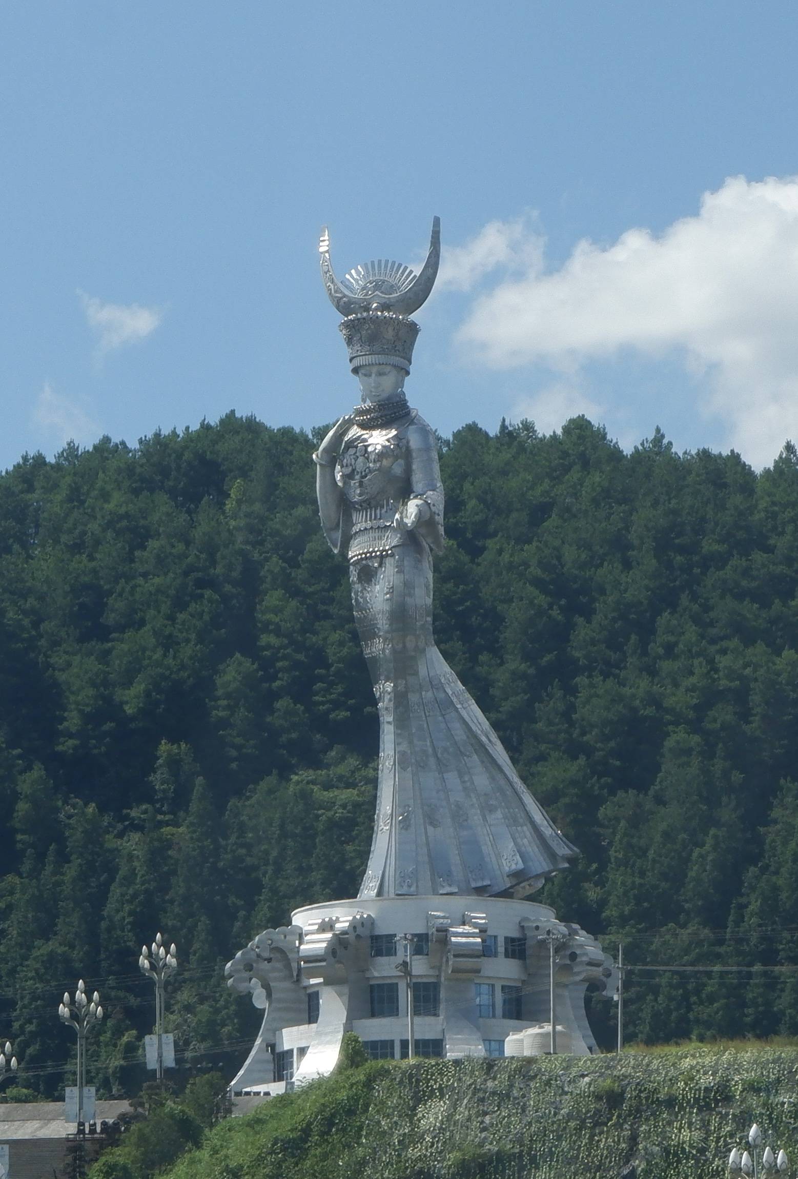 苗族美神雕像,矗立在贵州这座温泉小城,是非物质遗产_剑河县_旅游业