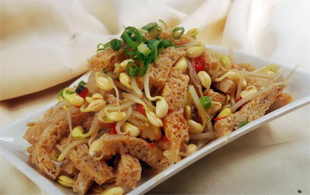 教你爽口解馋的豆芽拌面筋,简单好做,营养美味_香菜_菠菜_清水