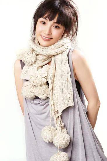 姚笛的青涩时代(下图)和她同年入学的,有黄圣依,王珞丹,马苏,贾乃亮