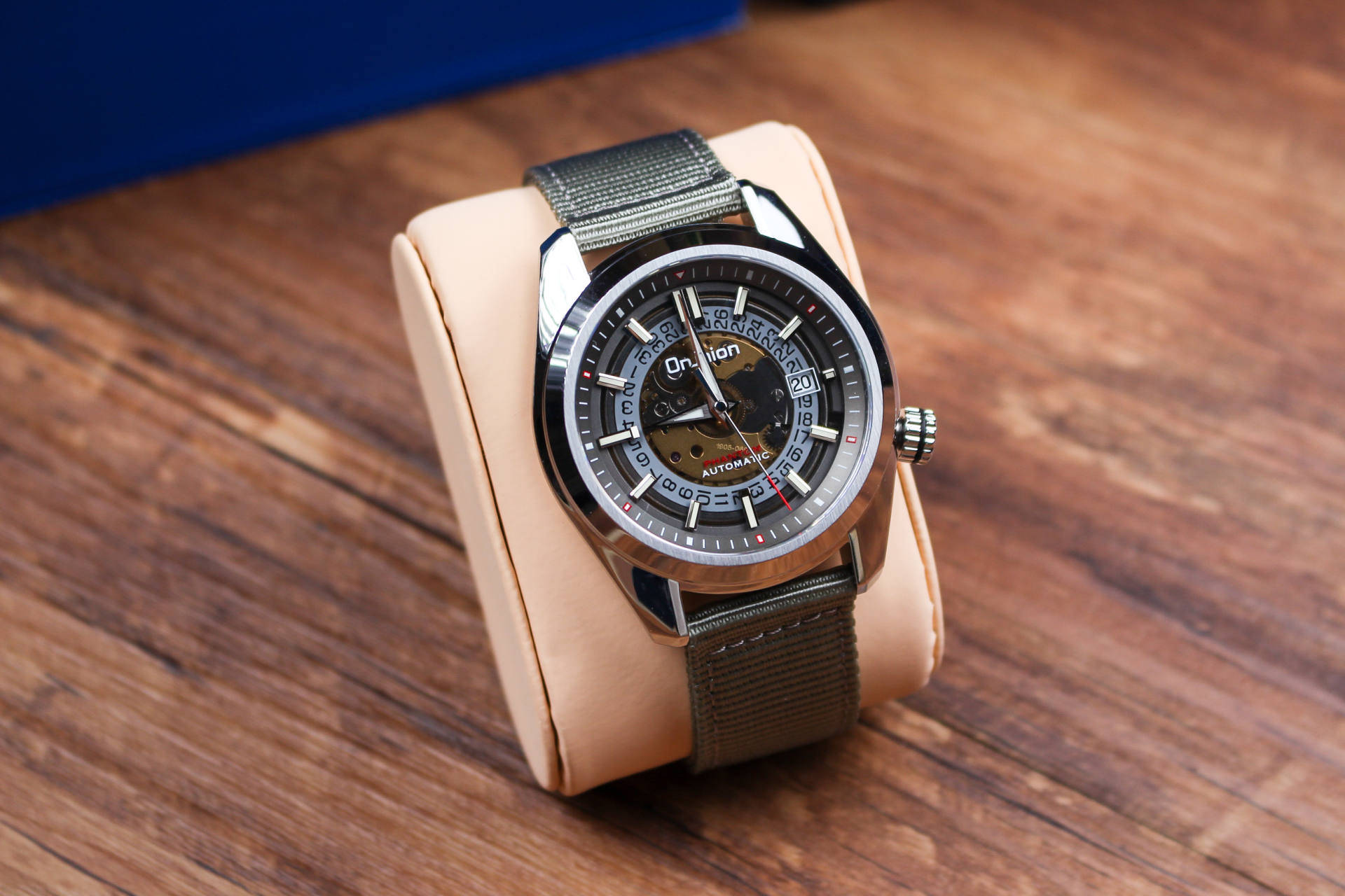 表盘玩出了花国产proximaom16机械手表很个性