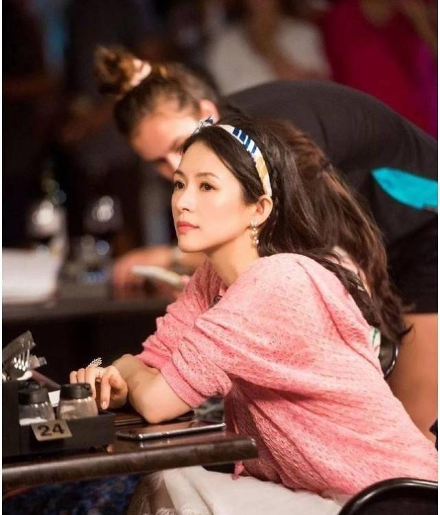 章子怡穿衣从没让人失望过,不管是私服还是工作服,都贼有魅力_身材