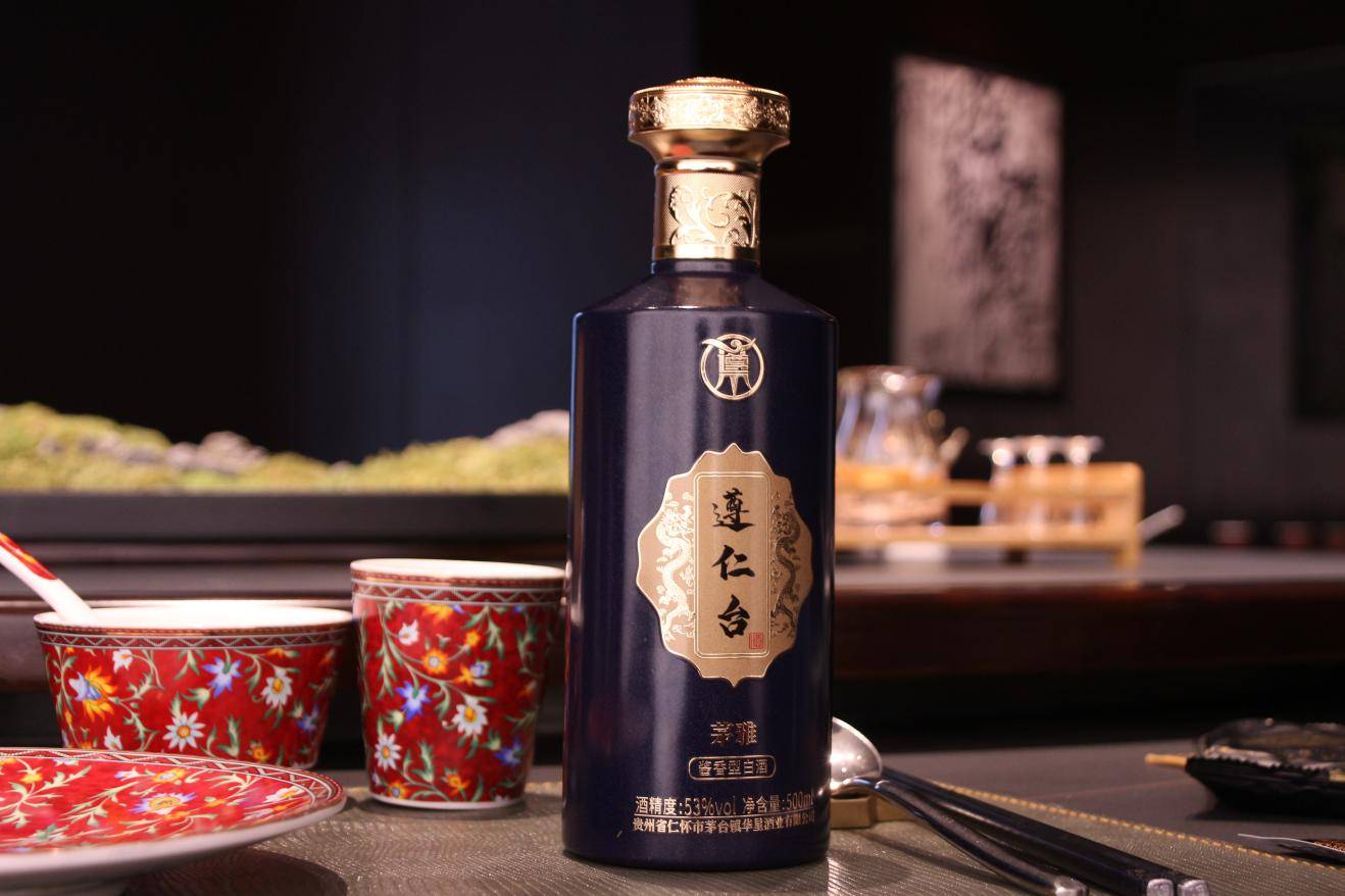 选购白酒的时候,把瓶子倒过来真假立现,买酒时记得学会用这招_酒香