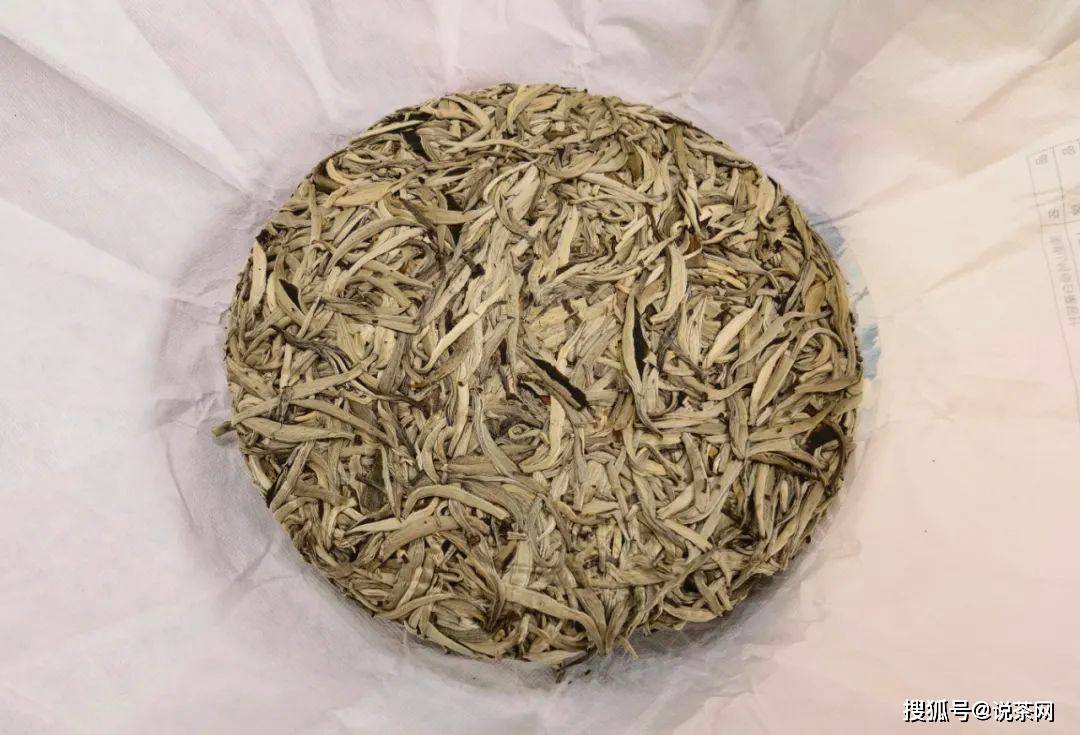 南糯山特级白毫银针是什么味道?真的是古树纯嫩芽,香甜入喉?