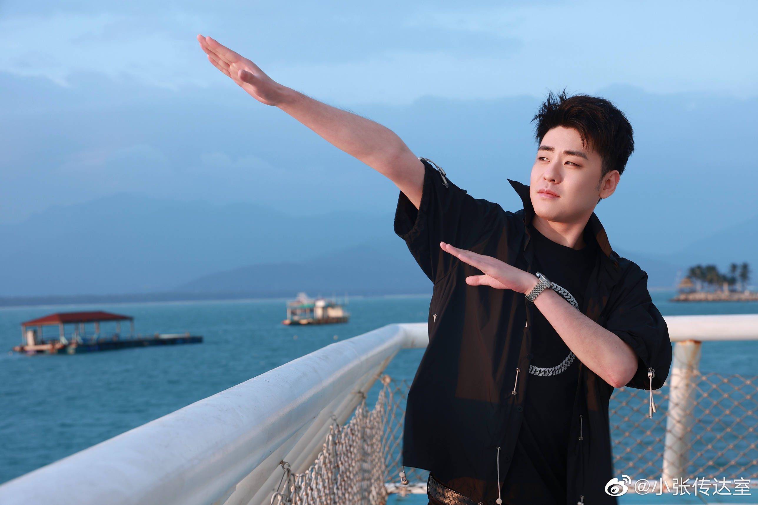 张云雷5月成都音乐节,音乐方取消现场出镜,粉丝留言让人心痛_疫情