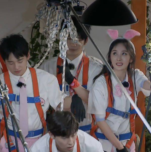 原创杨幂说自己腿短郭麒麟和她比腿长看到结果后杨幂没话说了