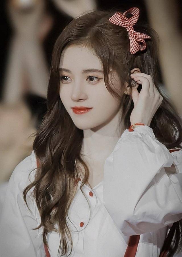 鞠婧祎那些火出圈的造型,个个绝美,怪不得被称为四千年美女_气质_感觉