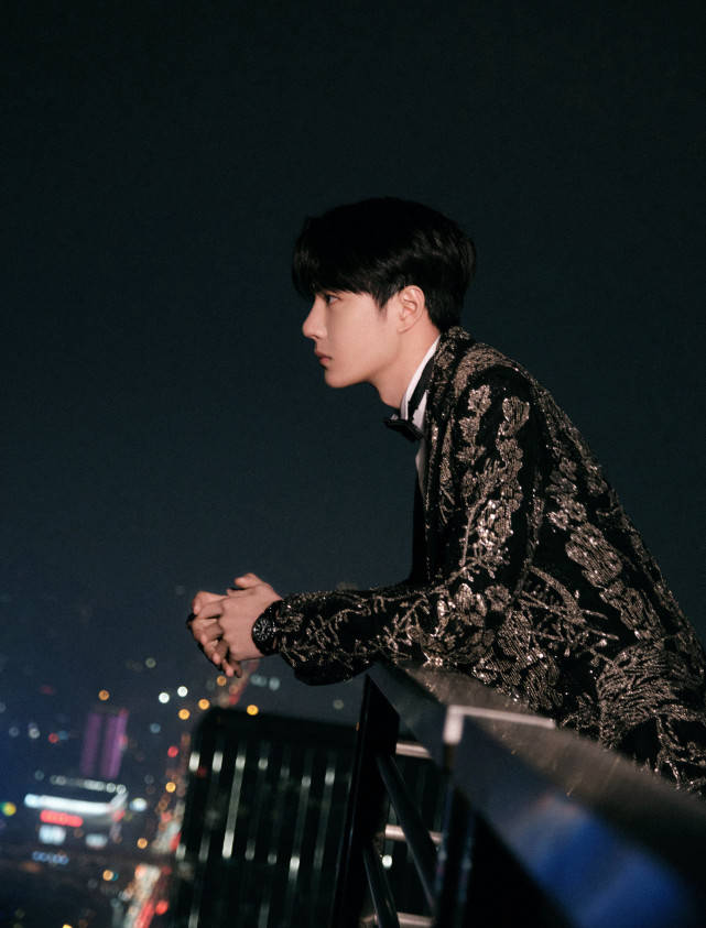 原创王一博跨年晚会唱新歌帅爆了