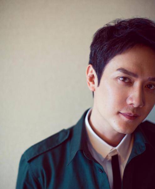 冯绍峰近照太"雷人",身材暴瘦手臂细如竹竿,男星为瘦也很拼_赵丽颖