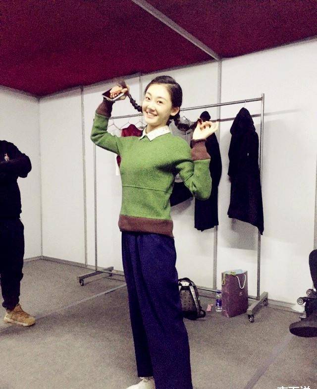 经历过这次事件后,苗苗的人气一直很高,她对外解释是冯小刚导演为了她