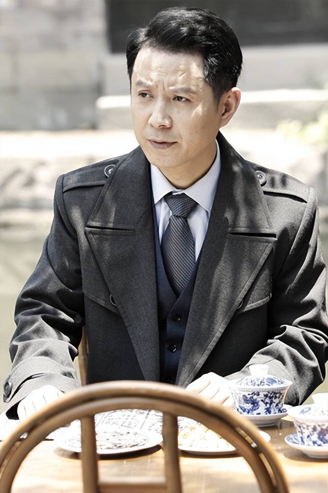 演员郭广平:娶小11岁妻子,36岁做父亲,15份报纸背后的带泪父爱_常小川