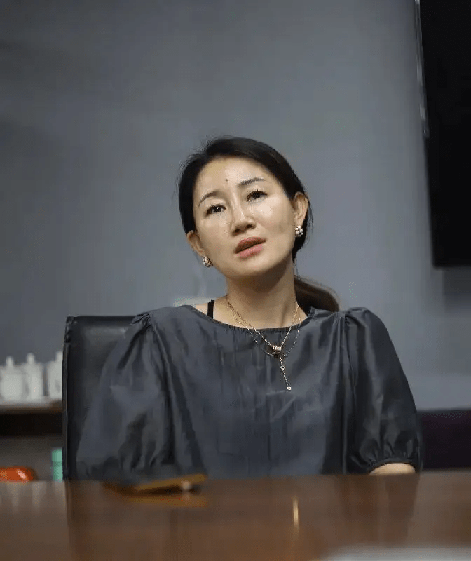 演员郭广平娶小11岁妻子36岁做父亲15份报纸背后的带泪父爱