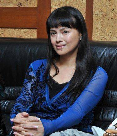 90年代时尚女星石兰,闪婚认识8天的男生,为还债复出拍戏_丈夫_作品