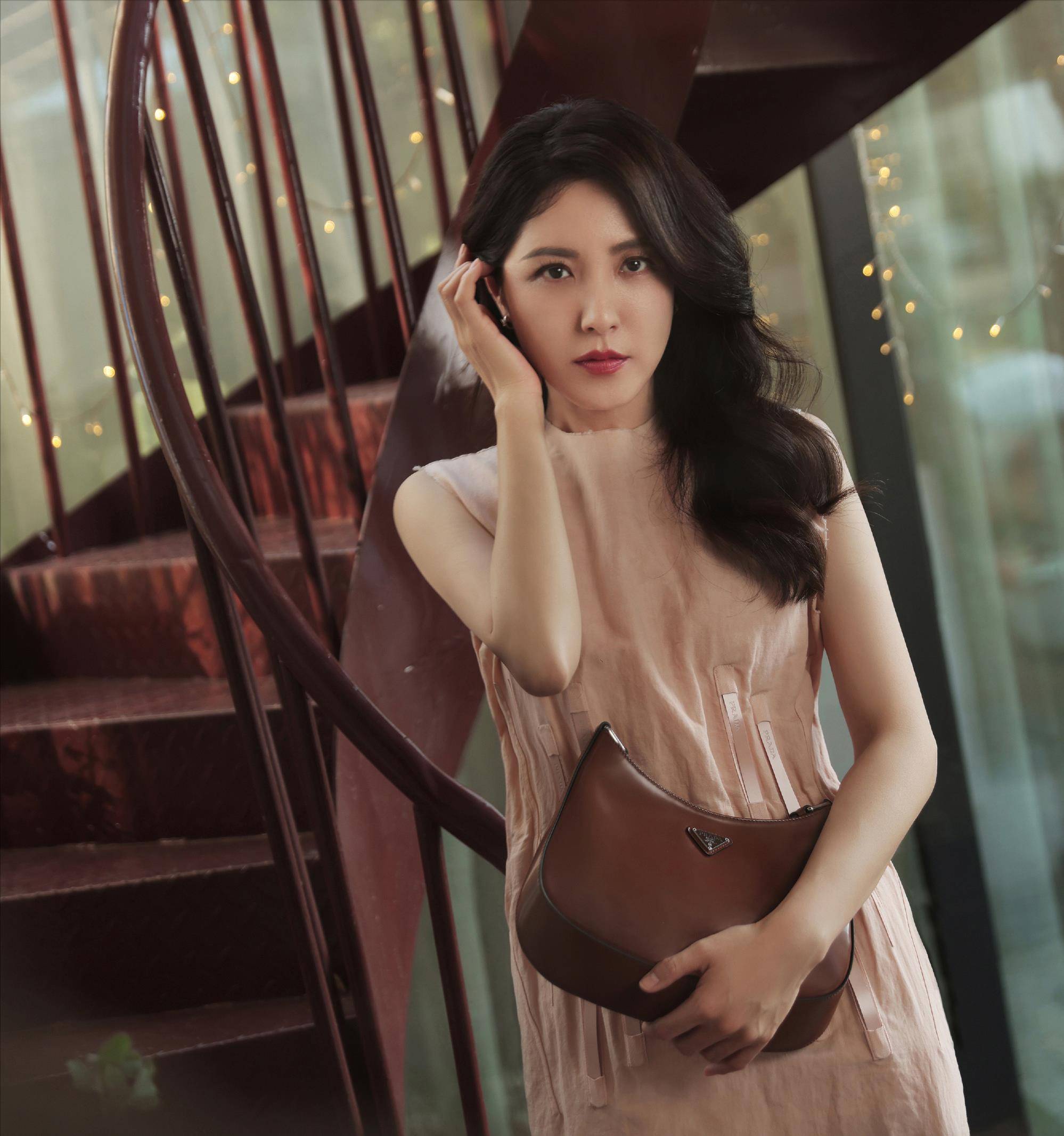 看完赵露思的"妈妈"装,我终于知道了美的秘密_曾莉_曾黎_美人