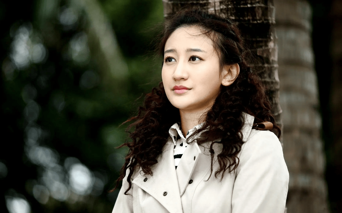 原创曾被赵宝刚力捧的曾泳醍长着一张酷似李小冉的脸出道12年不红