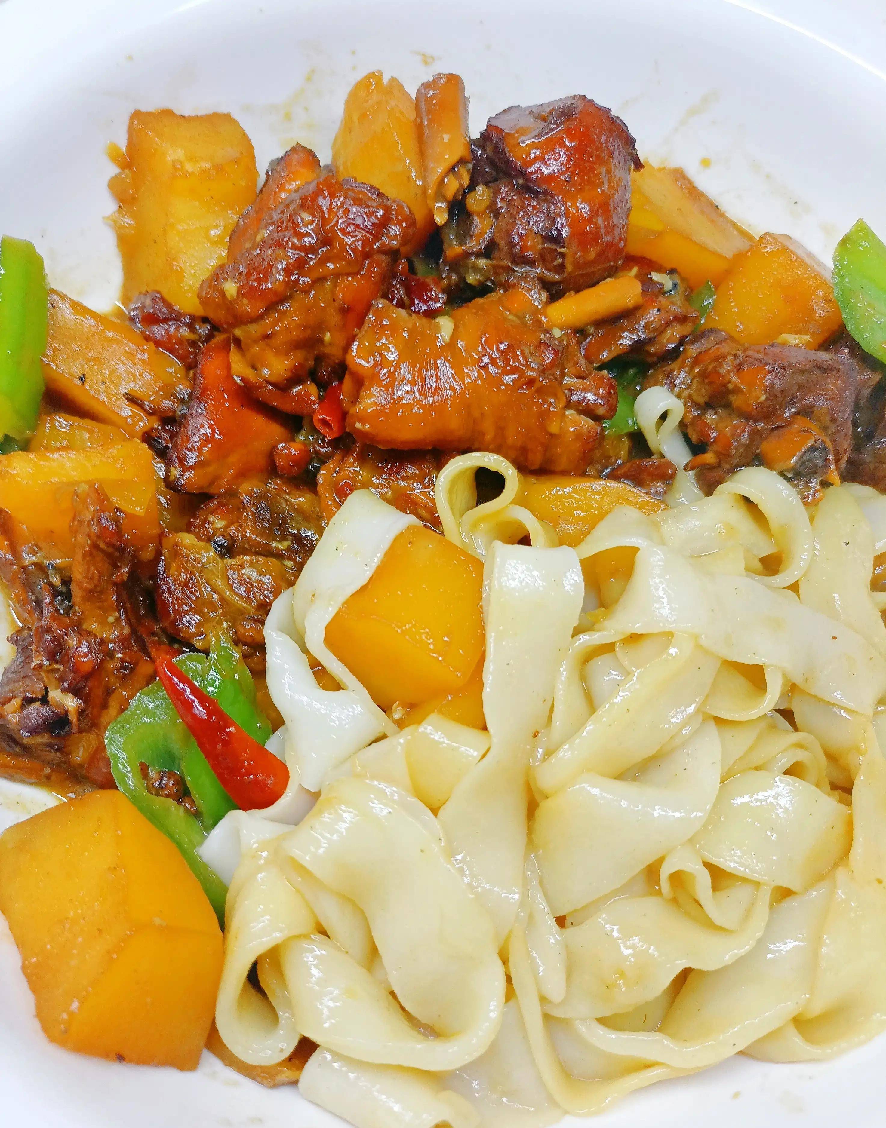 新疆大盘鸡火爆河南,家庭版做法,拌烩面太好吃了_土豆_鸡腿_大火