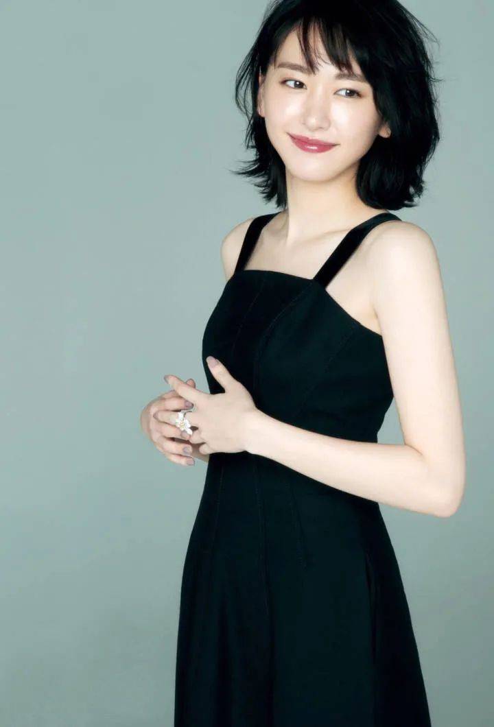 这种学生党也能get的日式短发,既容易打理,看起来也非常清爽减龄.