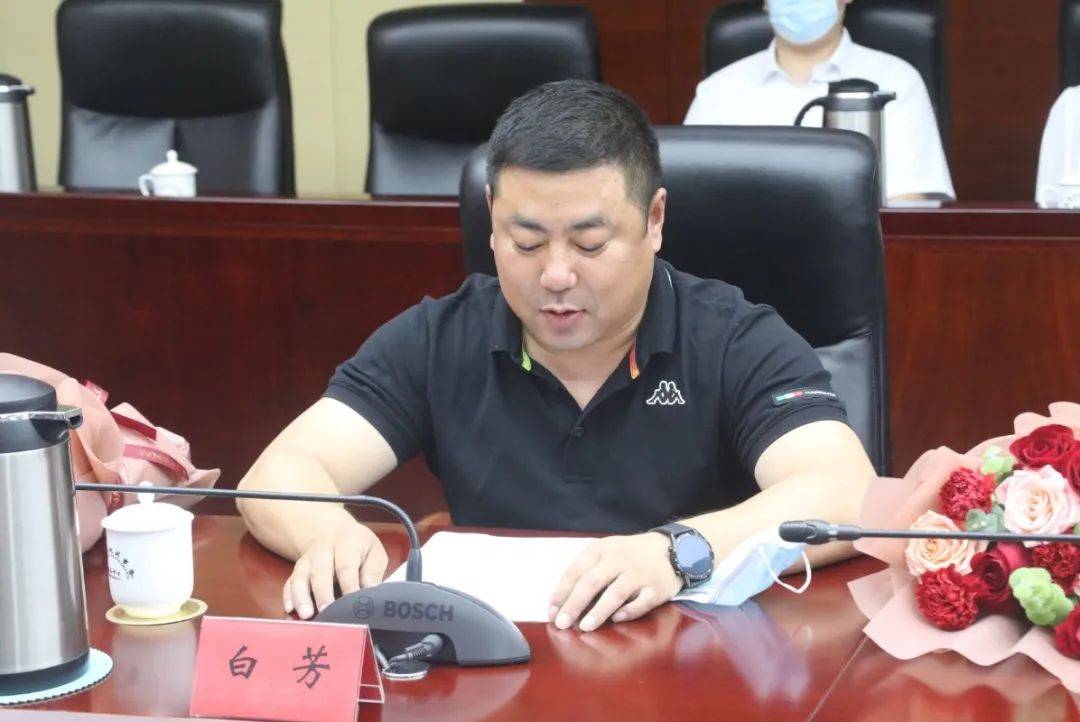 会上,高进田听取了每名援藏期满干部人才在藏期间工