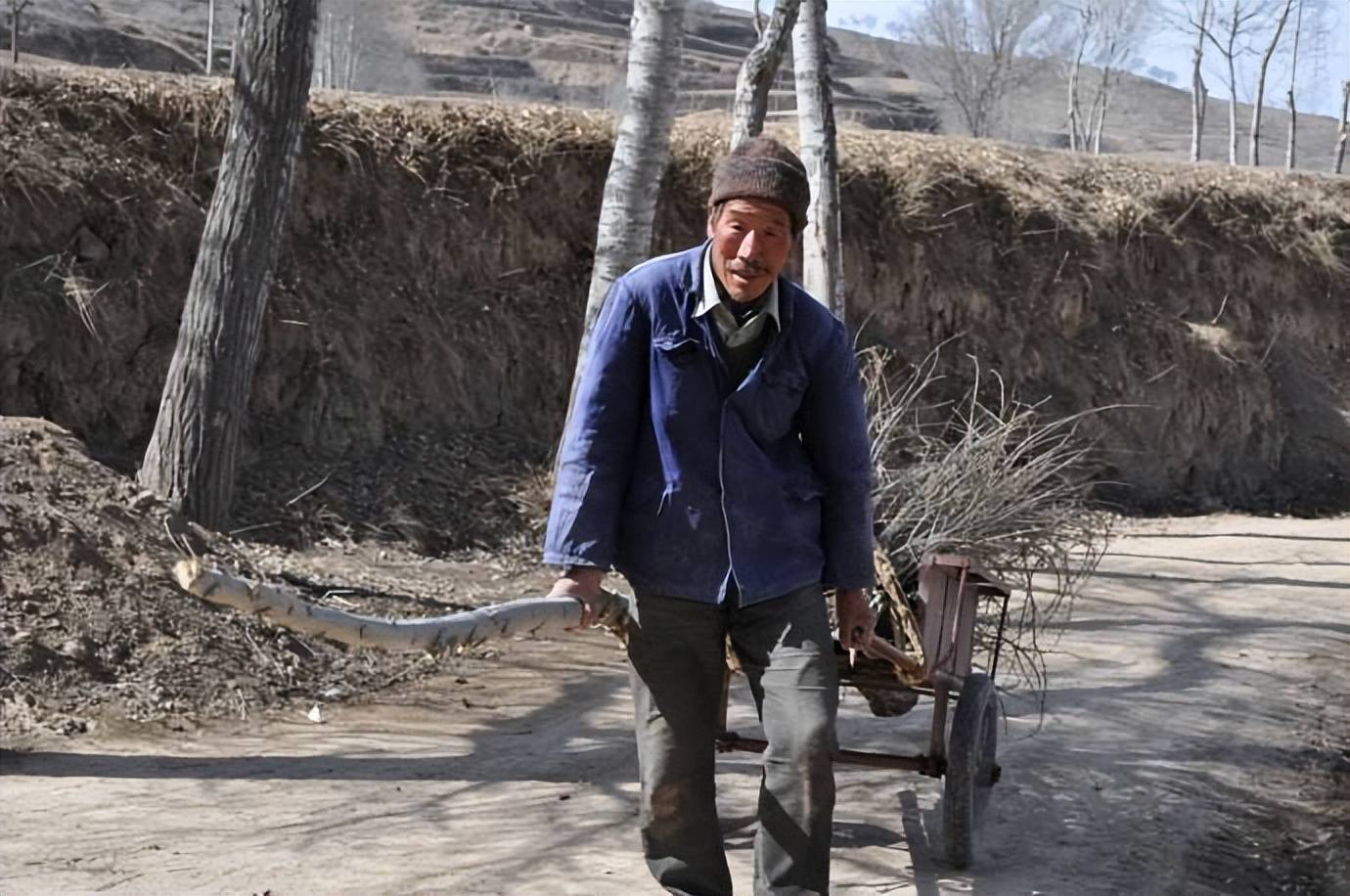 原创农村的守村人到底是怎样的存在你身边有守村人吗