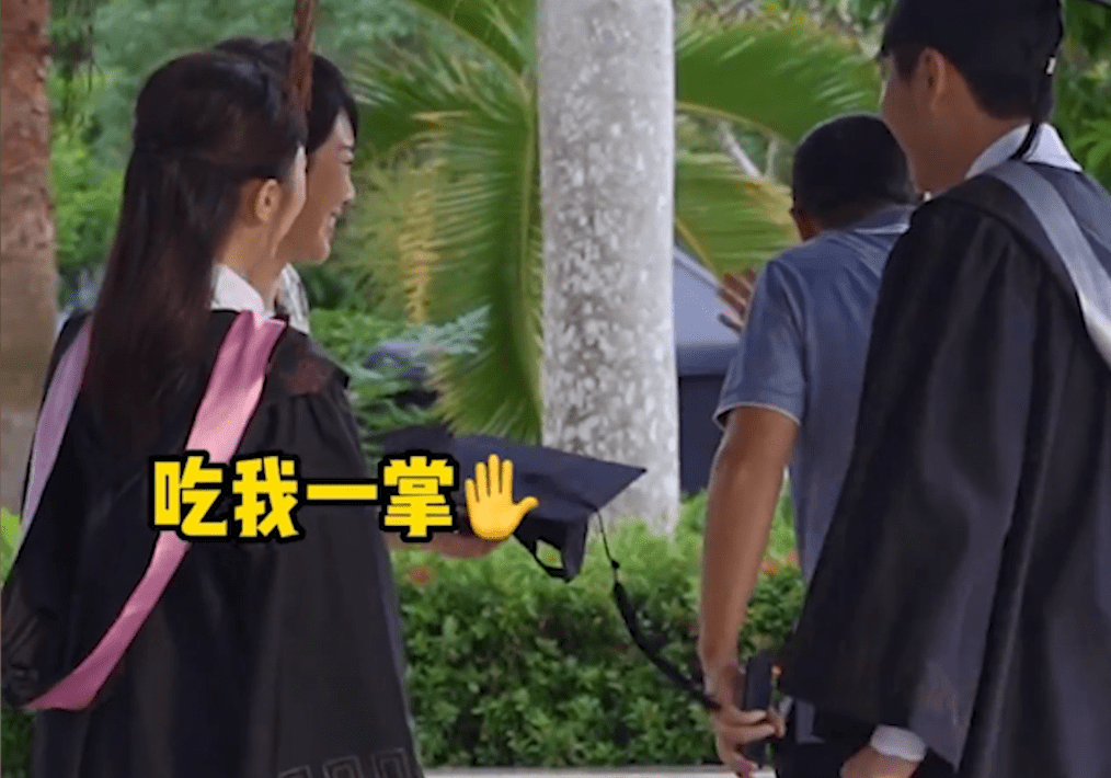 身价上亿的她认赵本山当哥,离婚后3次吃“嫩草”
