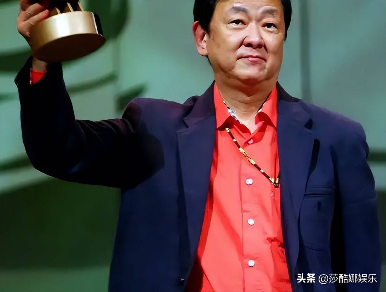 原创著名演员王羽清明离世享年80岁王馨平难舍父亲武侠形象独臂刀