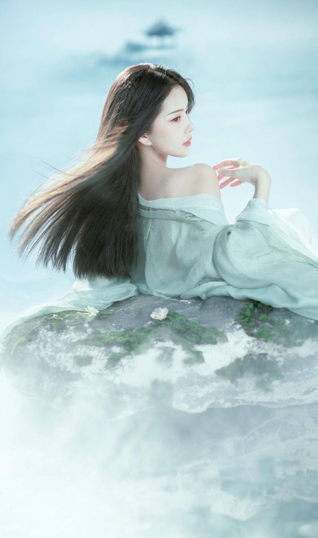 原创王灿拍古风写真如仙女下凡惊艳动人却谦称自己高攀老公杜淳