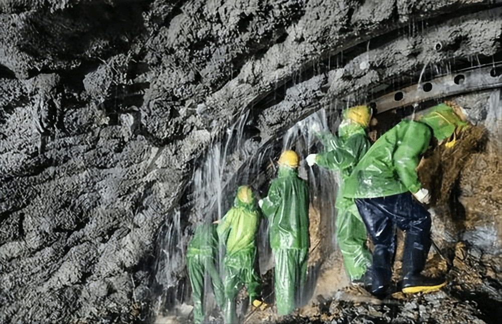 突发云南一在建高速隧道突泥涌水危害多强救援难度有多大