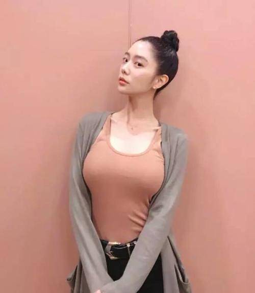 李成敏其实并不是所有粉丝都喜爱的人物,加上古天乐这么有名气有名望