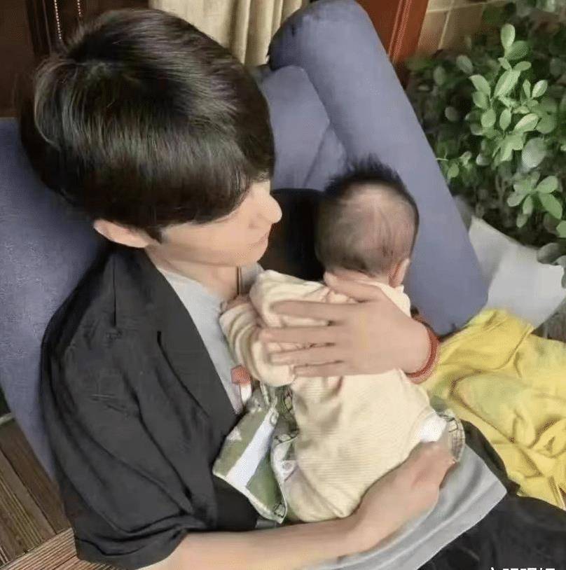 继华晨宇后,又一圈内顶流被曝隐婚生子,还有抱着小宝宝的照片_肖战