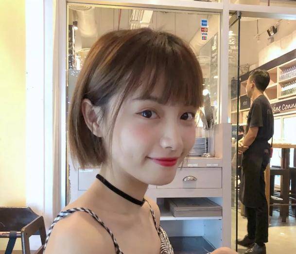 林小宅衣品清新又高级,又纯又欲直男斩,清纯风穿搭好养眼_时尚_吊带