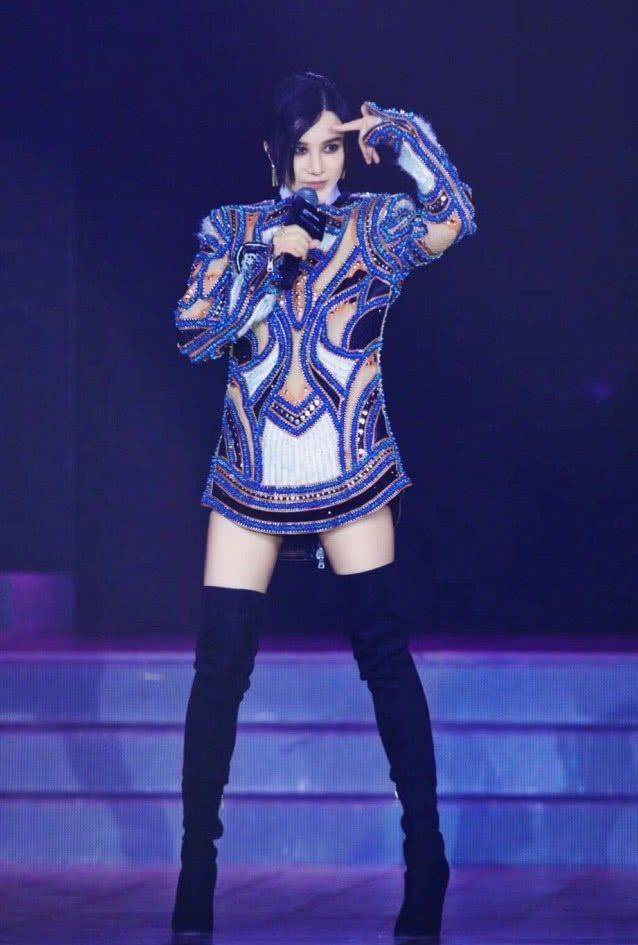 尚雯婕上节目穿错鞋子了?