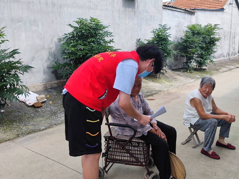 帮助老年人越过数字陷阱