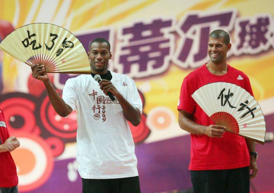 原创nba球星中国行十大接地气瞬间mvp看人打牌克莱哈登是大户