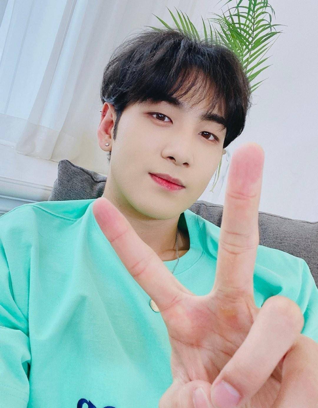 "颜值男团"所有成员都来自星探发掘的kpop男团_pledis_金钟炫_崔珉