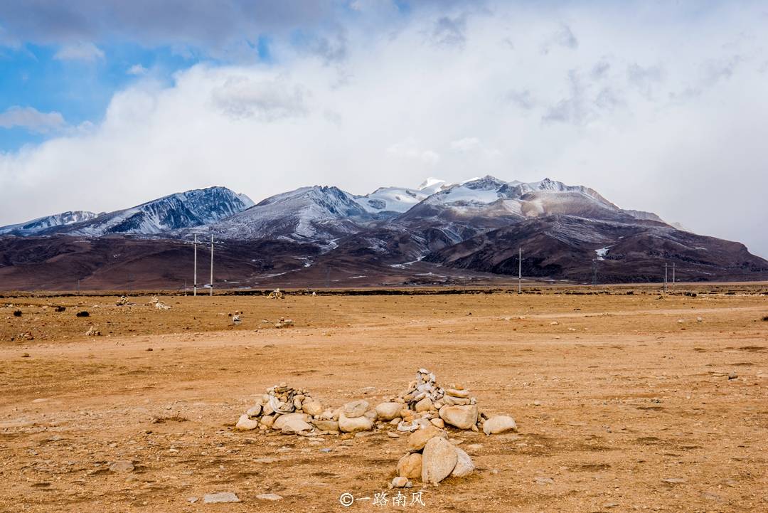 西藏三大神山之一，山上终年积雪，景色超美