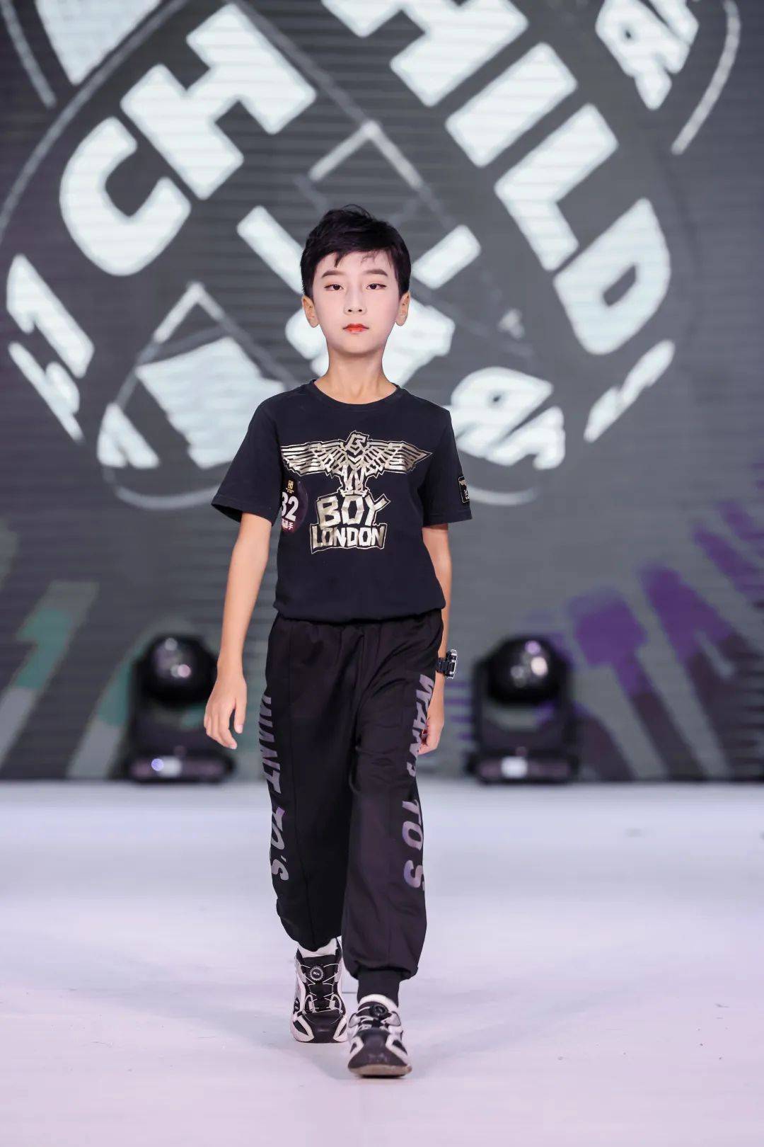 第一童星专访 | 最受欢迎小超模-张哲睿【我是一道光,自信放光芒】