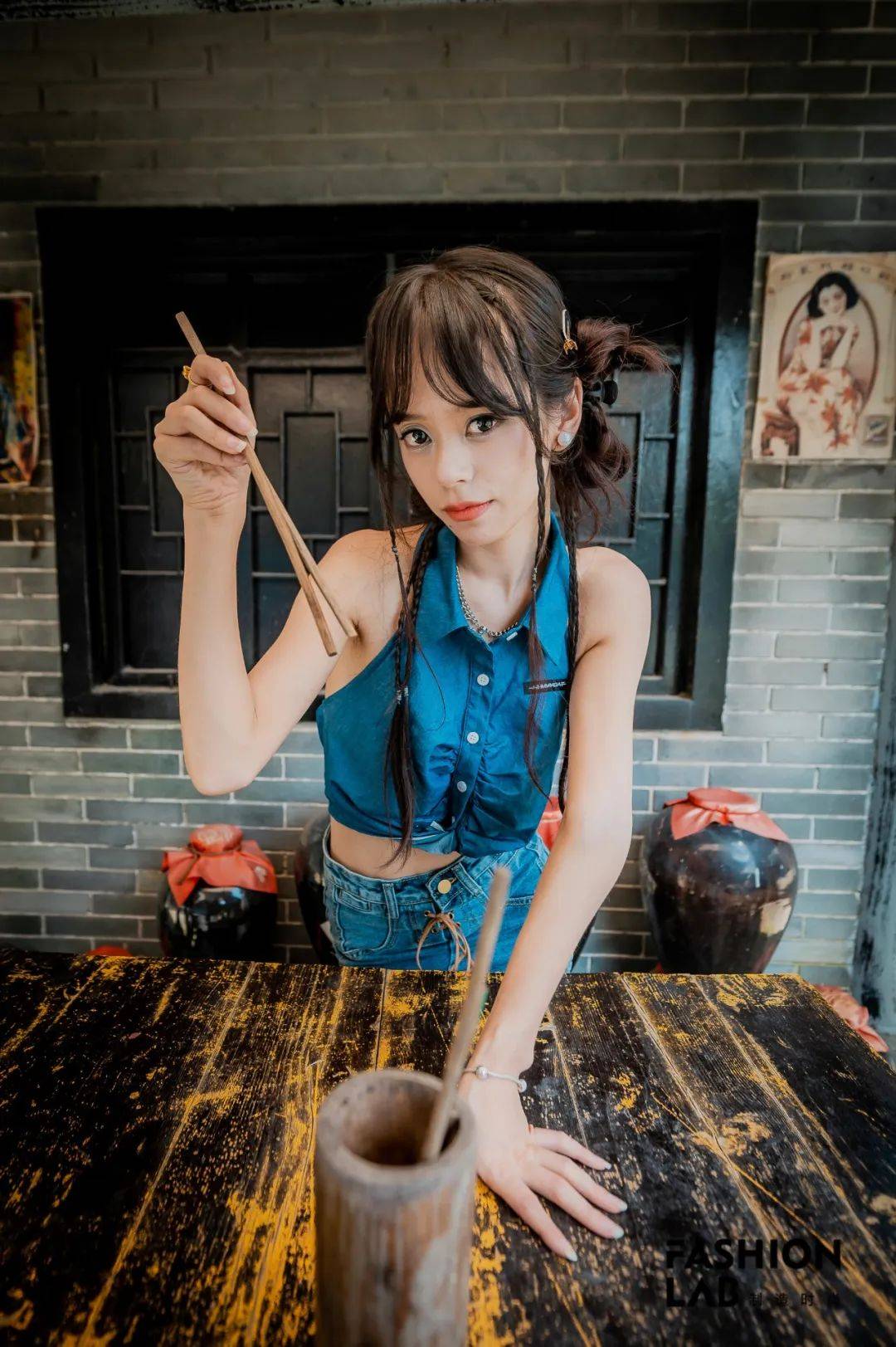 大道上的嗨玩游戏迪厅或者随便一处背景板都能拍出复古牛仔女郎的菲林