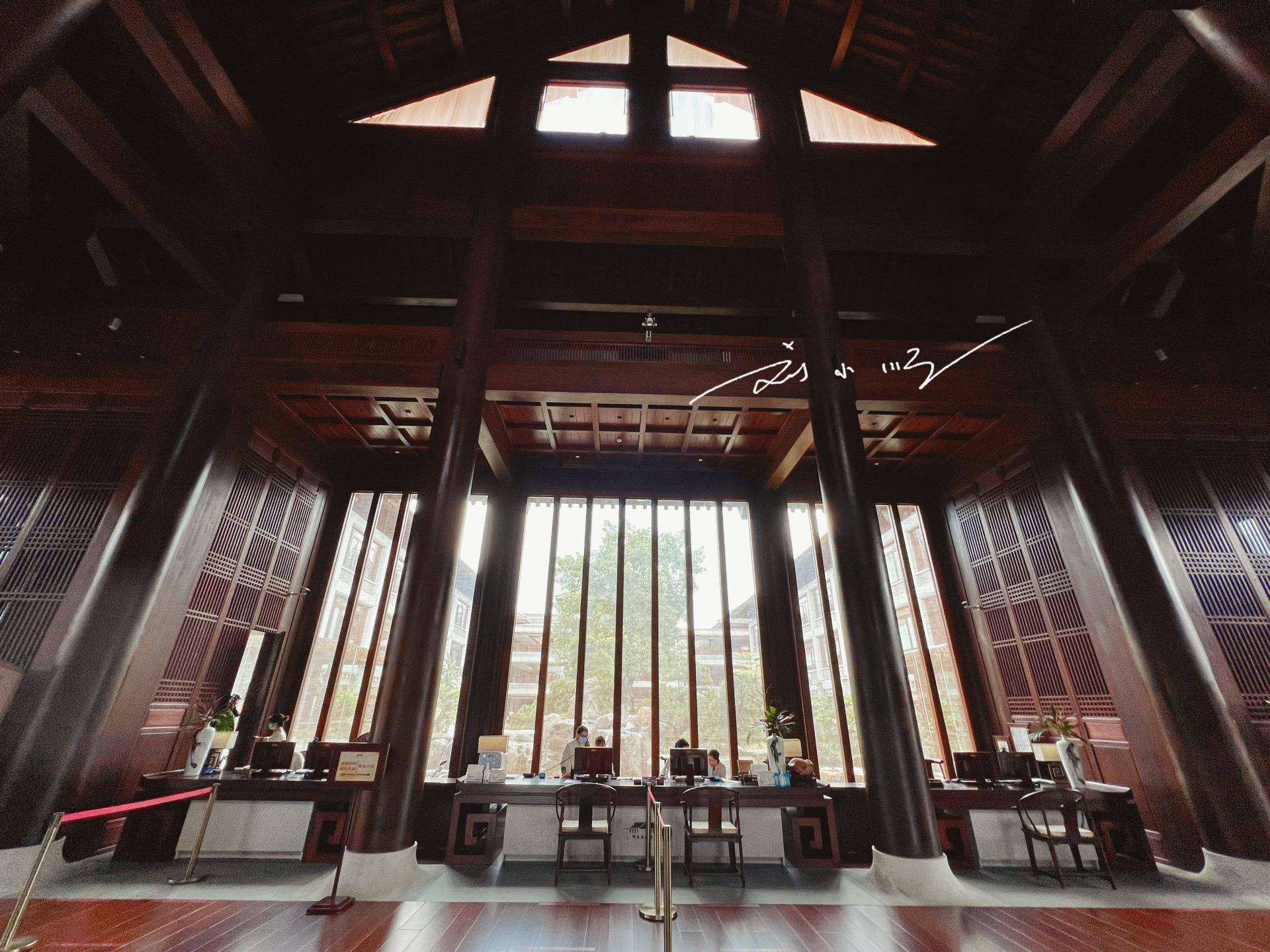 价值超8000万的紫檀沙发随便坐，游客：广东云浮这家酒店真阔绰！